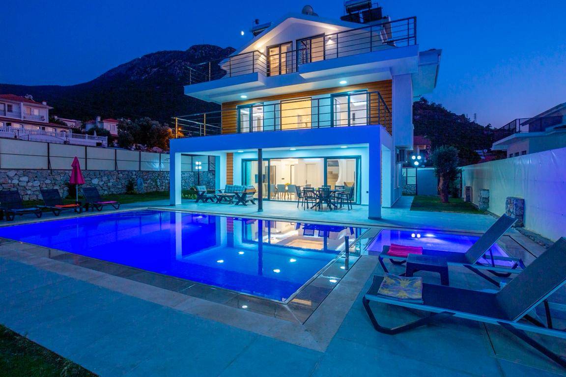 Villa VELORA